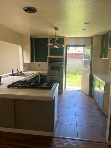 506 Pierpont, Costa Mesa, CA 92626