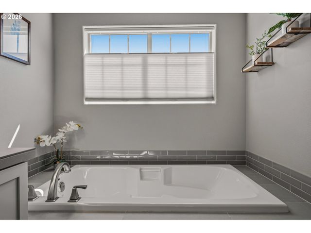 28270 Sw PARIS Ave, Wilsonville, OR 97070