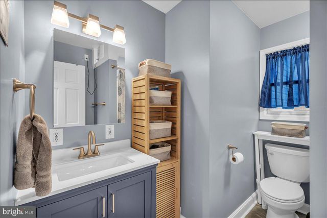 20 W LAUREL RD, Stratford, NJ 08084