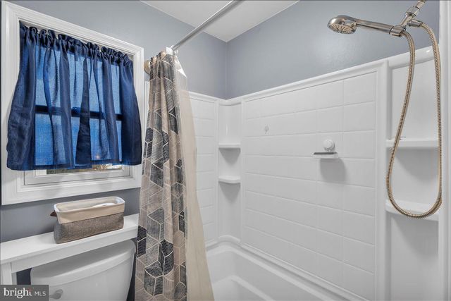 20 W LAUREL RD, Stratford, NJ 08084