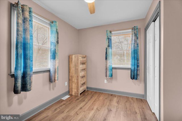 20 W LAUREL RD, Stratford, NJ 08084