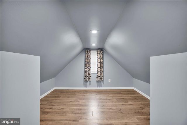 20 W LAUREL RD, Stratford, NJ 08084
