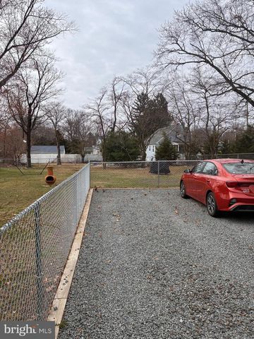 20 W LAUREL RD, Stratford, NJ 08084