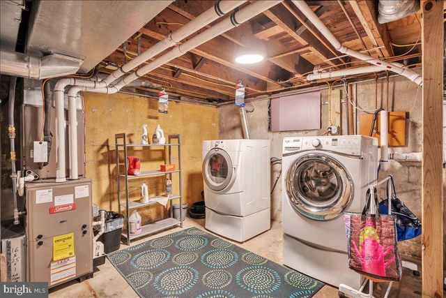 20 W LAUREL RD, Stratford, NJ 08084
