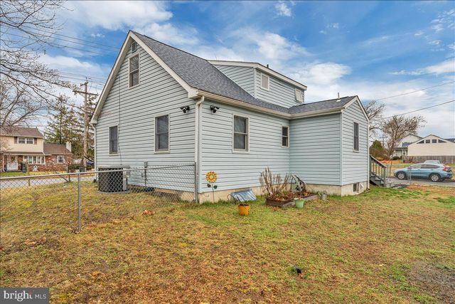 20 W LAUREL RD, Stratford, NJ 08084