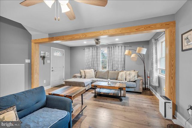20 W LAUREL RD, Stratford, NJ 08084