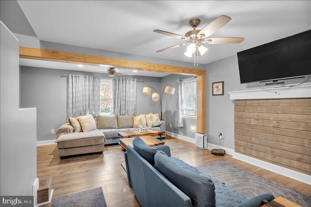 20 W LAUREL RD, Stratford, NJ 08084