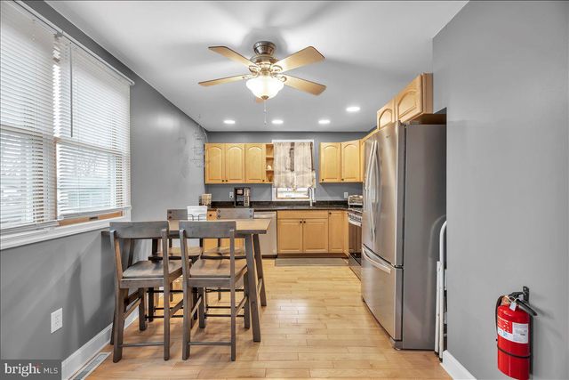 20 W LAUREL RD, Stratford, NJ 08084