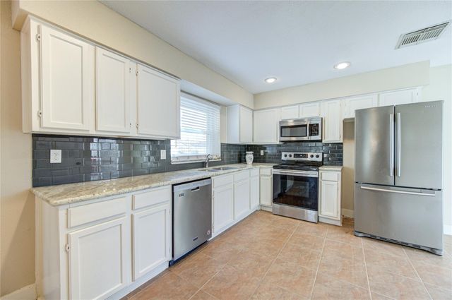 2122 Highland Hills Drive, Sugar Land, TX 77478