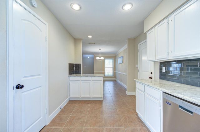 2122 Highland Hills Drive, Sugar Land, TX 77478