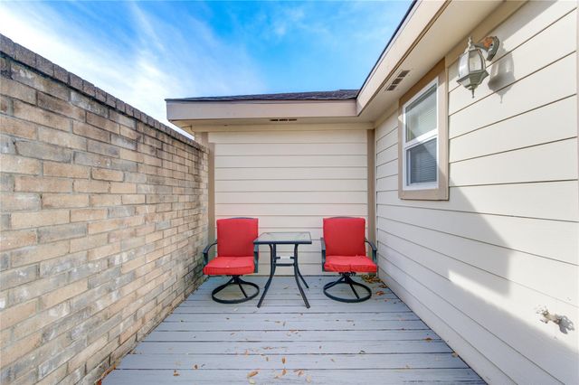 2122 Highland Hills Drive, Sugar Land, TX 77478