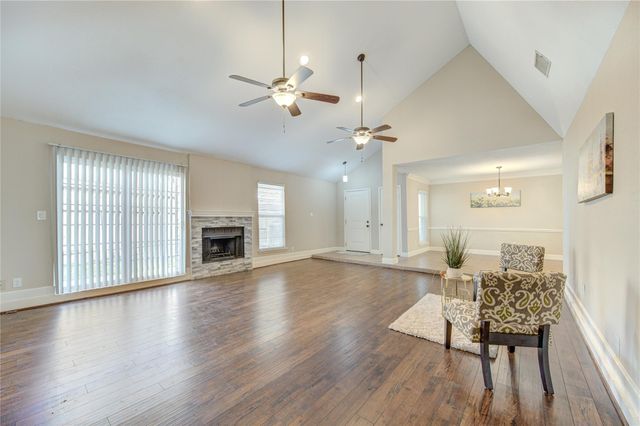 2122 Highland Hills Drive, Sugar Land, TX 77478