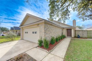 2122 Highland Hills Drive, Sugar Land, TX 77478