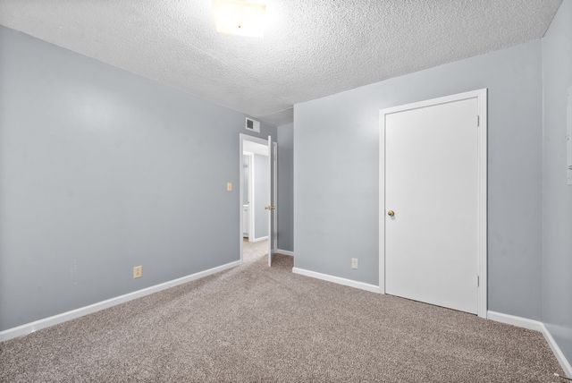 344 Dupuis Dr Apt B, Clarksville, TN 37042