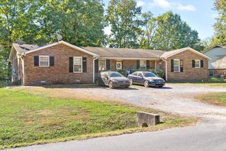 344 Dupuis Dr Apt B, Clarksville, TN 37042