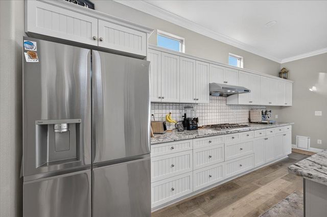 1943 N Douglas Avenue, Clovis, CA 93619