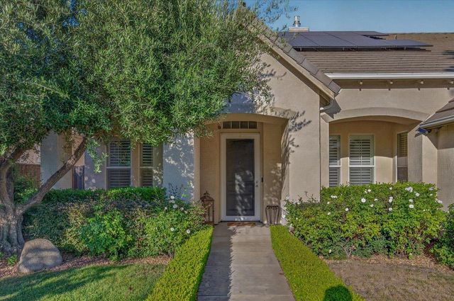 1943 N Douglas Avenue, Clovis, CA 93619