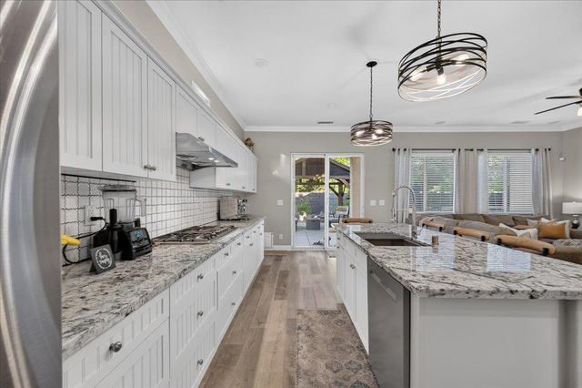 1943 N Douglas Avenue, Clovis, CA 93619