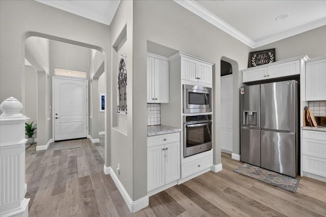 1943 N Douglas Avenue, Clovis, CA 93619