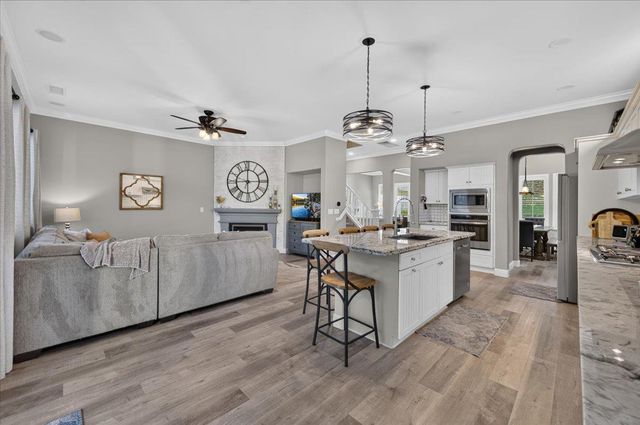 1943 N Douglas Avenue, Clovis, CA 93619