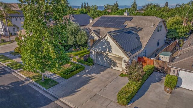 1943 N Douglas Avenue, Clovis, CA 93619