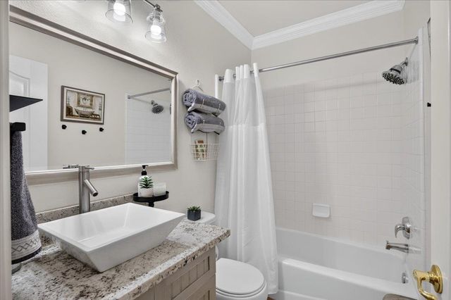 1943 N Douglas Avenue, Clovis, CA 93619