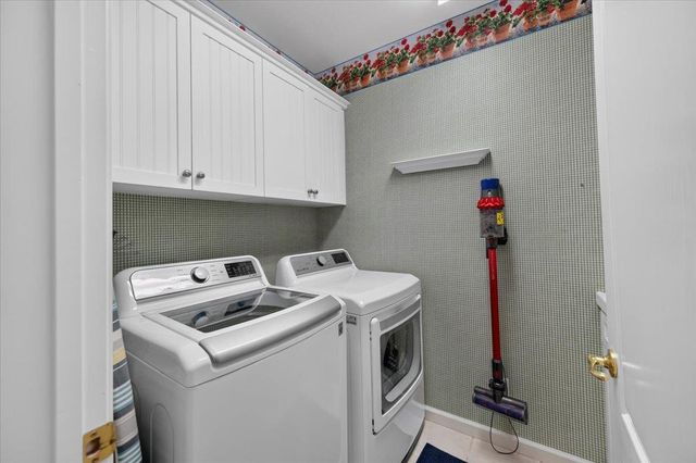1943 N Douglas Avenue, Clovis, CA 93619