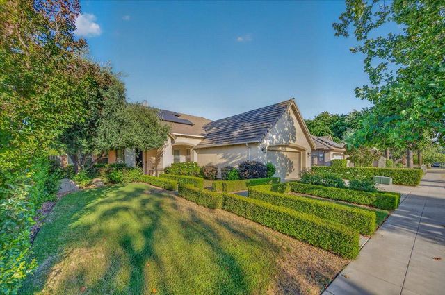 1943 N Douglas Avenue, Clovis, CA 93619
