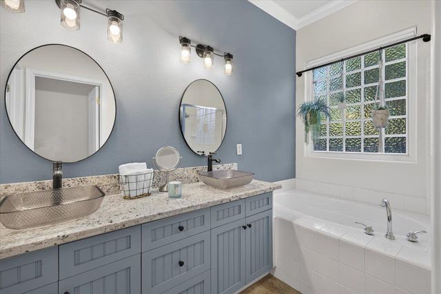 1943 N Douglas Avenue, Clovis, CA 93619