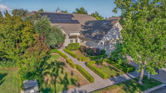 1943 N Douglas Avenue, Clovis, CA 93619