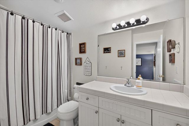1943 N Douglas Avenue, Clovis, CA 93619