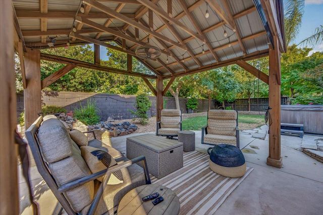 1943 N Douglas Avenue, Clovis, CA 93619