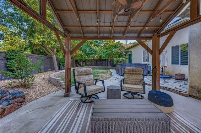 1943 N Douglas Avenue, Clovis, CA 93619