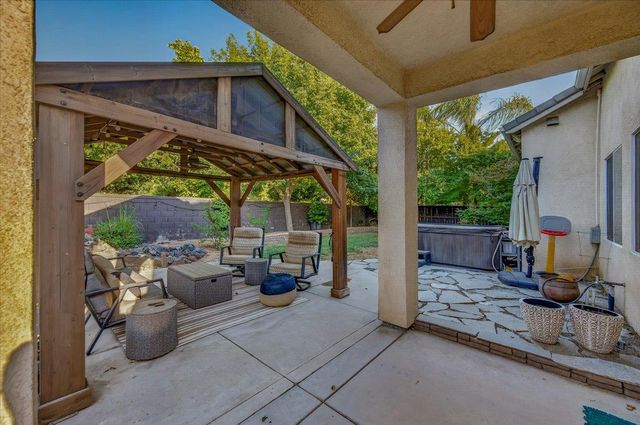 1943 N Douglas Avenue, Clovis, CA 93619