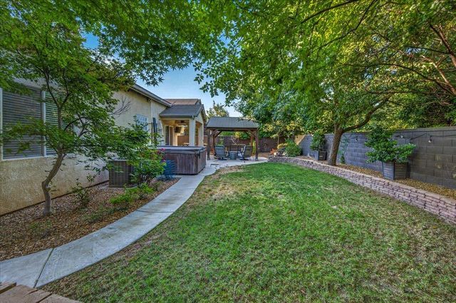 1943 N Douglas Avenue, Clovis, CA 93619