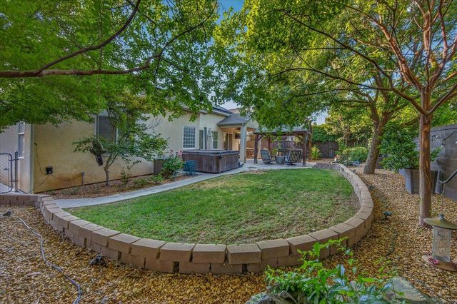 1943 N Douglas Avenue, Clovis, CA 93619