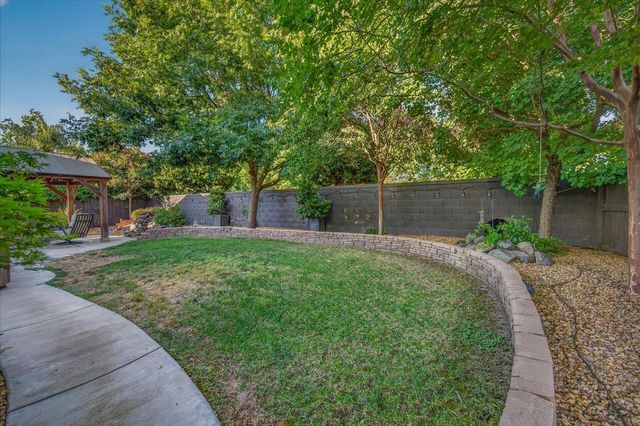 1943 N Douglas Avenue, Clovis, CA 93619