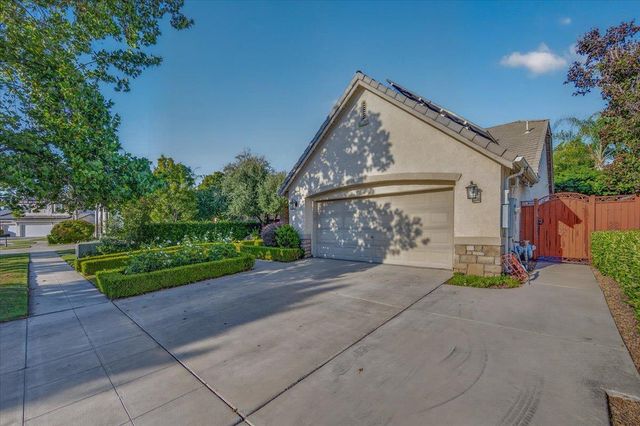 1943 N Douglas Avenue, Clovis, CA 93619