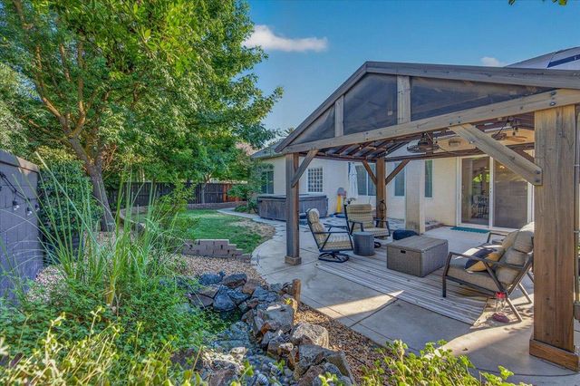 1943 N Douglas Avenue, Clovis, CA 93619