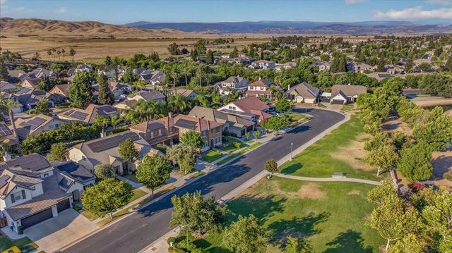 1943 N Douglas Avenue, Clovis, CA 93619