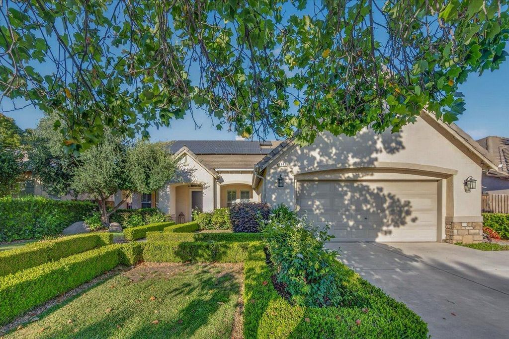 1943 N Douglas Avenue, Clovis, CA 93619