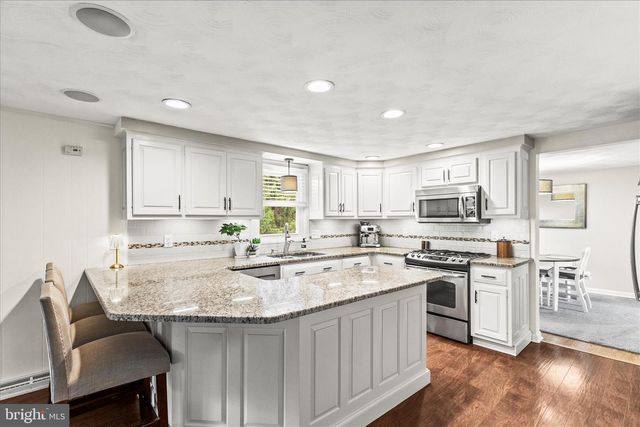 3126 SKYLIGHT DR E, York, PA 17402