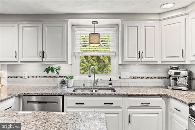 3126 SKYLIGHT DR E, York, PA 17402