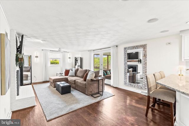 3126 SKYLIGHT DR E, York, PA 17402