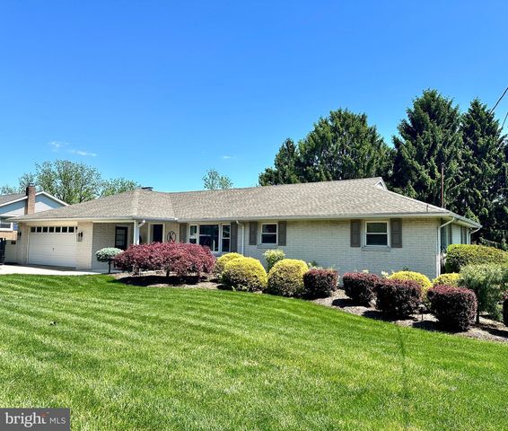 3126 SKYLIGHT DR E, York, PA 17402