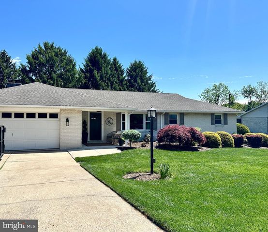 3126 SKYLIGHT DR E, York, PA 17402