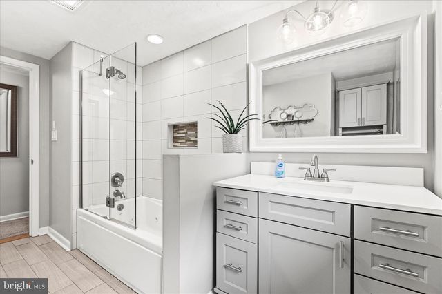 3126 SKYLIGHT DR E, York, PA 17402