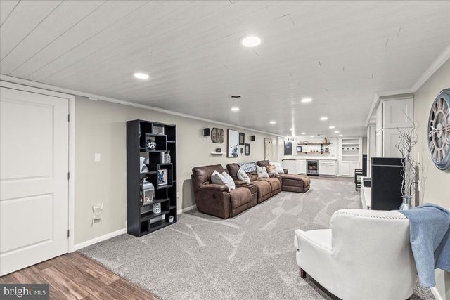 3126 SKYLIGHT DR E, York, PA 17402