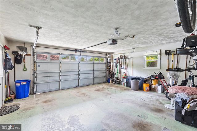 3126 SKYLIGHT DR E, York, PA 17402