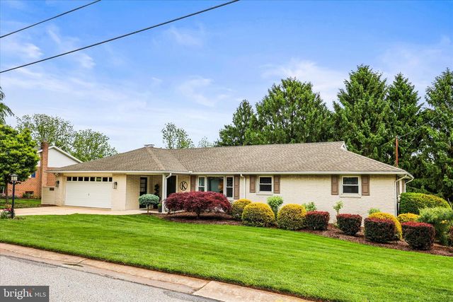 3126 SKYLIGHT DR E, York, PA 17402